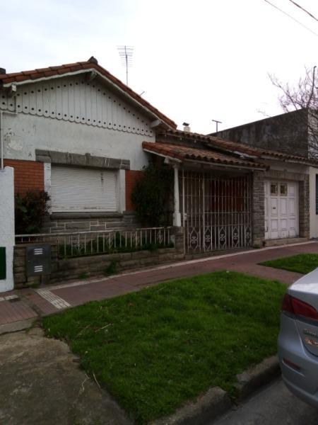 Chalet 4 amb, 160m² con cochera y parque — San Carlos