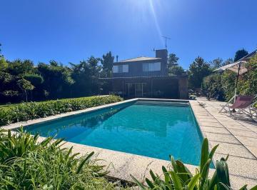 Casa · 140m² · 4 Ambientes · 1 Cochera · Venta Oportunidad Casa de 3 Dorm. en Inmejorable Lote