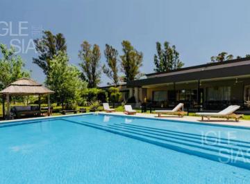 Casa · 38500m² · 7 Ambientes · 2 Cocheras · Casa en Alquiler en Chacras del Parana Zarate
