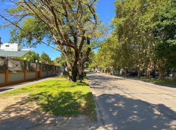 Casa · 140m² · 3 Ambientes · 1 Cochera · Casa en Venta Sobre Av Espora. Oportunidad!
