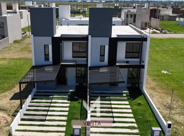 PH · 140m² · 7 Ambientes · 2 Cocheras · PH en Quebrfada de Manantiales