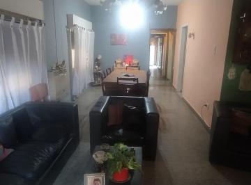 Casa · 200m² · 6 Ambientes · 1 Cochera · Casa 2 Familias C/fondo Libre - Lanús Oeste