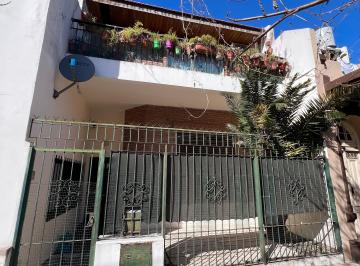 Casa de 5 ambientes, Parque Chacabuco · Casa en Block con 2 Departamentos Independientes 140 m² con Cochera