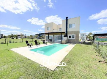 Casa · 235m² · 5 Ambientes · 1 Cochera · Casa en Alquiler en Puertos del Lago, Barrio Acacias, Escobar, G. B. a. Zona Norte