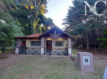 Casa · 80m² · 4 Ambientes · 4 Cocheras · Casa y Duplex en Alquiler Para 6 y 8 Personas Costa del Este