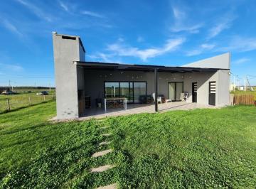 Quinta vacacional · 114m² · 4 Ambientes · Venta Casa Quinta Barrio El Viejo Ombu (San Vicente)