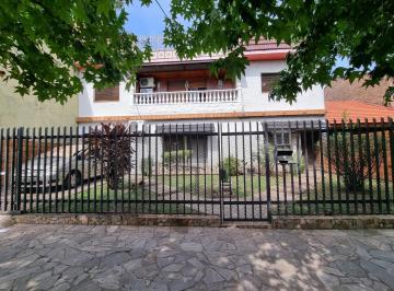 Casa · 280m² · 7 Ambientes · 3 Cocheras · Casa Para 2 Flia, con Quincho y Pileta, Venta