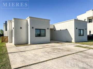 Casa · 150m² · 3 Ambientes · Casa en Venta Sobre Lote Interno en Área 11 San Sebastián