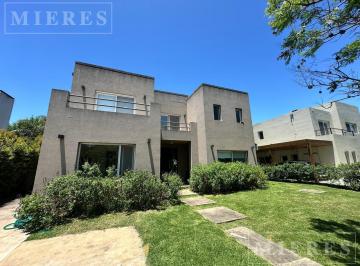 Casa · 280m² · 3 Dormitorios · Muy Linda Casa en Alquiler en El Barrio Greenlands en Buenavista