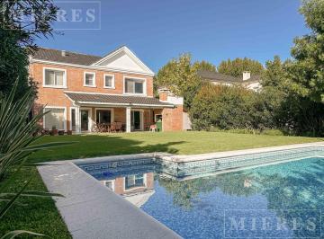 Casa · 209m² · 4 Dormitorios · 2 Cocheras · Muy Linda Casa en Venta en Barrio Greenlands