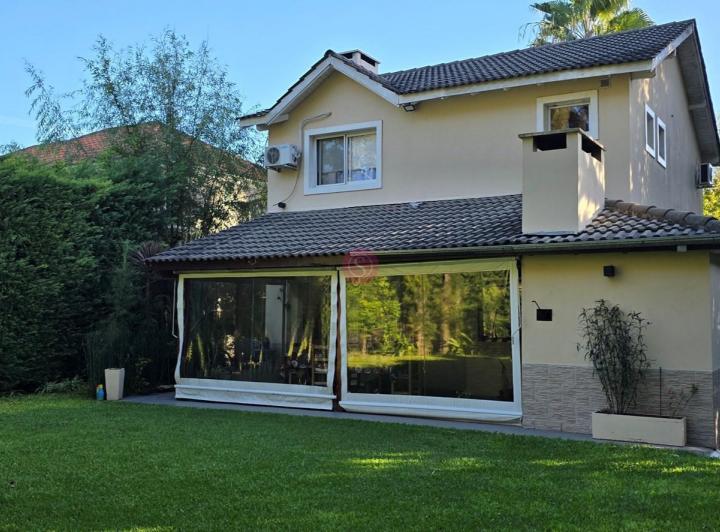 Casa · 157m² · 4 Ambientes · 1 Cochera