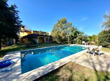 Casa · 187m² · 4 Ambientes · 4 Cocheras · Venta Casa con Pileta en Club Campo Grande