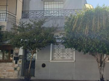 PH de 3 ambientes, Monte Castro · Pasaje Vicente Fidel Lopez 1900 T/c 3 Amb con Amplia Tza