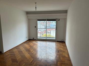 Departamento · 63m² · 3 Ambientes · Venta - 3amb C/balcón - ¡Oportunidad! Luminoso y Funcional