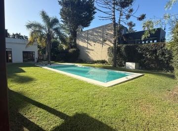 Casa · 253m² · 6 Ambientes · 4 Cocheras · Venta de Casa de Categoría 4 Dorm. en Villa Elisa Apto Banco