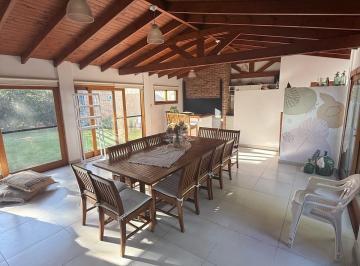 Casa · 253m² · 6 Ambientes · 4 Cocheras · Venta de Casa de Categoría 4 Dorm. en Villa Elisa Apto Banco