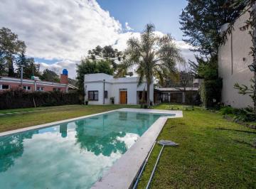 Casa · 253m² · 6 Ambientes · 4 Cocheras · Venta de Casa de Categoría 4 Dorm. en Villa Elisa Apto Banco