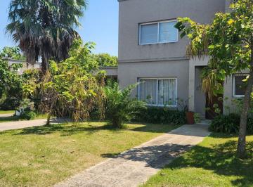 Casa · 176m² · 5 Ambientes · 2 Cocheras · Oportunidad Única! Casa Moderna, Apta Crédito Hipotecario - Barrio Las Orquideas