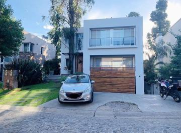 Casa · 340m² · 5 Ambientes · Alquiler en Barrio Cerrado Dorrego