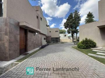 Casa · 145m² · 7 Ambientes · 1 Cochera · Villa Belgrano Casa en Venta Housing Los Árboles