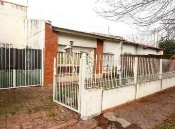 Casa · 62m² · 3 Ambientes · 1 Cochera · 3 Ambientes Longchamps Patio