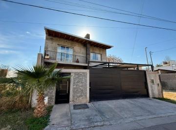 Casa · 217m² · 12 Ambientes · 2 Cocheras · Casa en Venta en Barrio Paraíso I Maipú