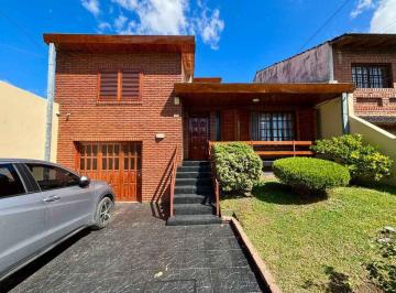 Casa · 159m² · 4 Ambientes · 1 Cochera · Venta Casa 4 Amb C/dependencia Moron - Apto Credito