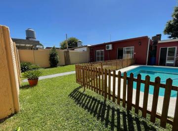 Casa · 105m² · 3 Ambientes · 1 Cochera · Venta Casa en Calzada con Quincho Parque y Pileta
