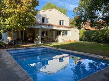 Casa · 320m² · 6 Ambientes · 2 Cocheras · Casa en Venta en Club de Campo Mendoza, Guaymallén