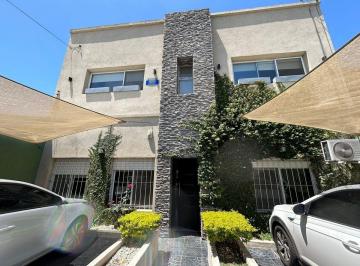 Casa · 229m² · 5 Ambientes · 2 Cocheras · Casa 5 Ambientes en Venta en Merlo con Pileta.