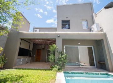 Casa · 204m² · 6 Ambientes · 2 Cocheras · Venta Casa Moderna 3 Dorm. Doble Cochera y Pileta