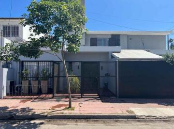 Casa · 174m² · 3 Ambientes · 1 Cochera · Venta Casa 3 Dorm. Cochera Pileta V Cabrera