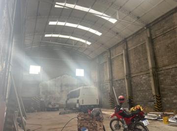 Bodega-Galpón · 380m² · Galpon - Deposito, Techado a Nuevo, 2 Baños, Porton