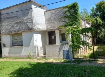 Casa · 70m² · 3 Ambientes · 1 Cochera · Casa en Venta Sobre Lote de 10 X 60. en Tolosa