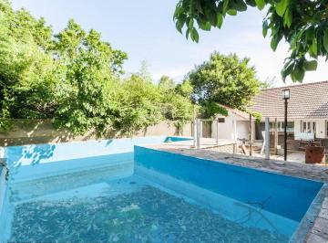 Casa · 179m² · 6 Ambientes · 1 Cochera · Apto Cred Casa Dble Lte 950 m² Pileta 6amb F Varela
