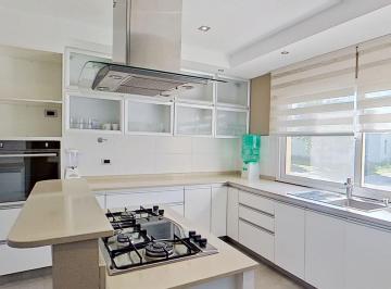 Casa · 473m² · 6 Ambientes · 2 Cocheras · Venta Casa Lujan 6 Amb La Concepcion Apta Credito