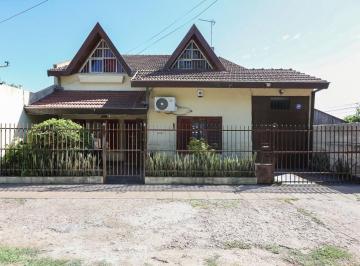 Casa · 118m² · 5 Ambientes · 1 Cochera · Venta de Casa de 7 Ambientes en Hurlingham