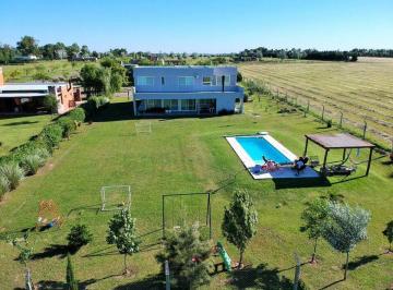 Casa · 183m² · 5 Ambientes · 1 Cochera · Casa en Venta en Pergamino con Pileta