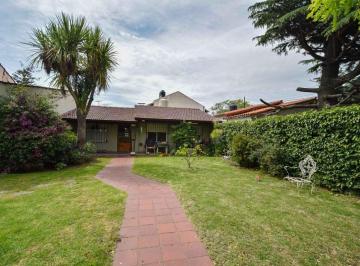 Casa · 115m² · 3 Ambientes · 1 Cochera · Venta Casa 3 Ambientes con Parque y Cochera P. Luro