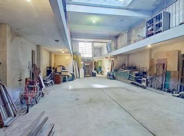 Bodega-Galpón · 228m² · Galpon en Venta con Casa en Crucesita Avellaneda