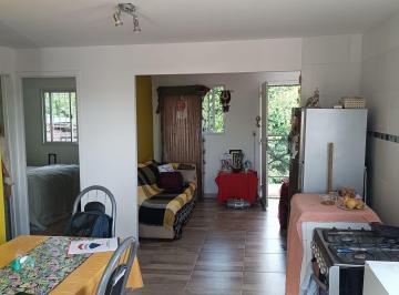 Casa · 55m² · 3 Ambientes · 1 Cochera · Venta de Casa con Patio Amplio Mas Dos Locales
