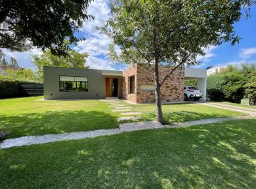 Casa · 155m² · 2 Dormitorios · 1 Cochera · Casa en Barrio Vistalba Country