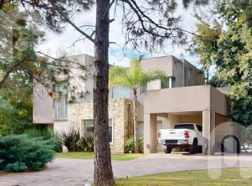 Casa · 233m² · 5 Ambientes · 1 Cochera · Venta Casa Miralagos 3 Dorm.