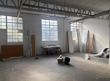 Depósito · 300m² · 2 Ambientes · Depósito en Alquiler - 3 Baños - Sotano - 330 m² - Agronomía