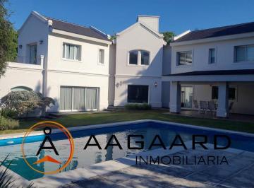 Casa · 529m² · 6 Ambientes · 2 Cocheras · Casa en Lomas de La Carolina