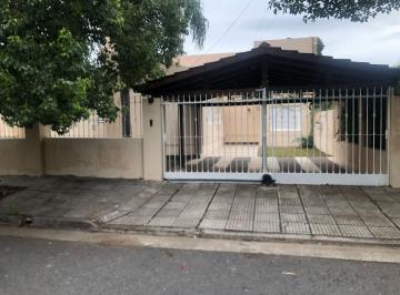 Casa · 320m² · 9 Ambientes · 2 Cocheras · 4 Dorm - Consultorio Independiente - Escritorio - Quincho - Pileta