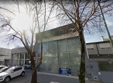 Local comercial · 400m² · Local en Alquiler en 13/36 y 37 La Plata - Alberto Dacal Propiedades