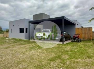 Casa · 180m² · 5 Ambientes · 2 Cocheras · Oportunidad Casa en La Verbena Frente Aeropuerto