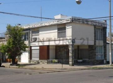 Casa · 145m² · 4 Ambientes · 1 Cochera · Venta de Casa de 3 Dorm. en Barrio Sur, Santa Fe.