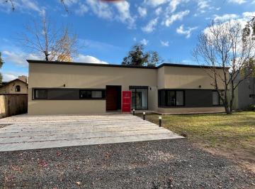 Casa · 130m² · 4 Ambientes · 2 Cocheras · Venta de Casa 4 Ambientes en San Miguel